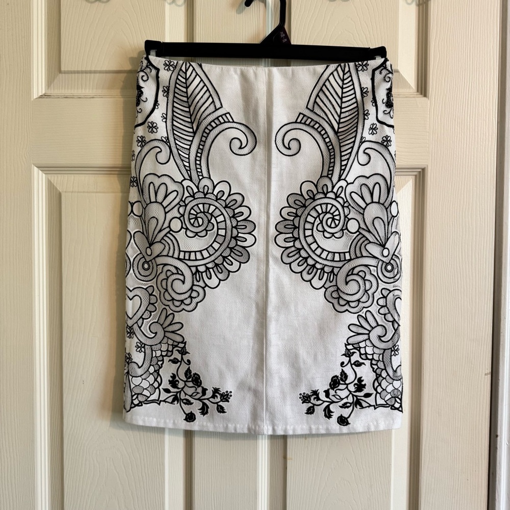 New York & Company Black and White Floral Pencil Skirt